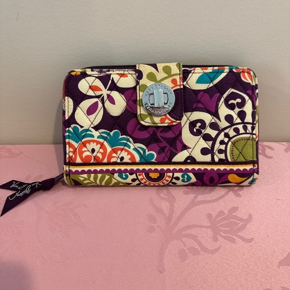Vera Bradley turn lock wallet in plum crazy - Picture 1 of 6